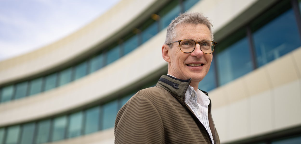 VU-hoogleraar Klimaatverandering- en Adaptatie, Bart van den Hurk, is gekozen als nieuwe covoorzitter van werkgroep II van het VN-klimaatpanel IPCC.