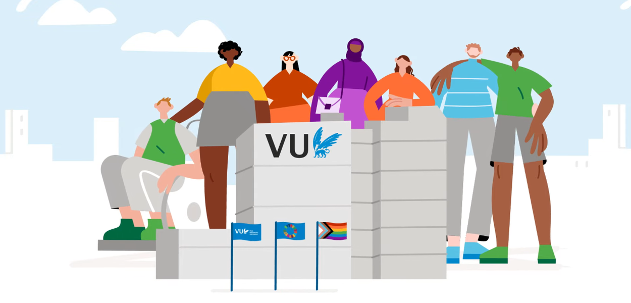 Scene uit de animatie over de VU Onderwijsvisie waarin een groep studenten arm in arm rond een kleine versie van het VU Hoofdgebouw staan