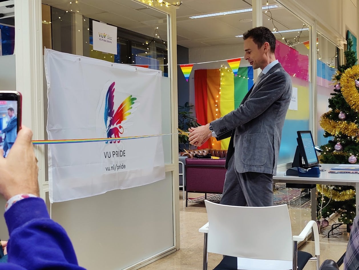 Jeroen Geurts opens VU Pride Library
