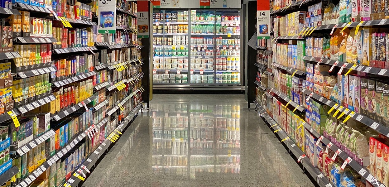 Systems scientist Cédric Middel investigated which components in the Dutch food system create unhealthy supermarket environments, and how to change this.
