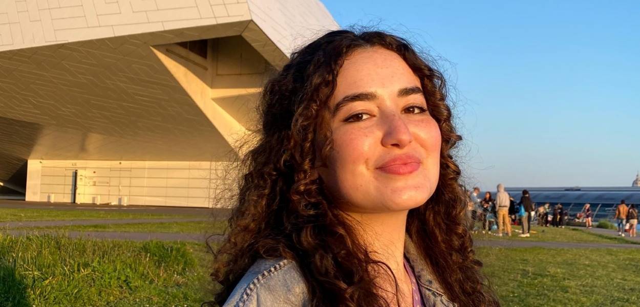 Dina Bousbaa, student van de faculteit Geneeskunde van de Vrije Universiteit is genomineerd voor de Echo Award 2022